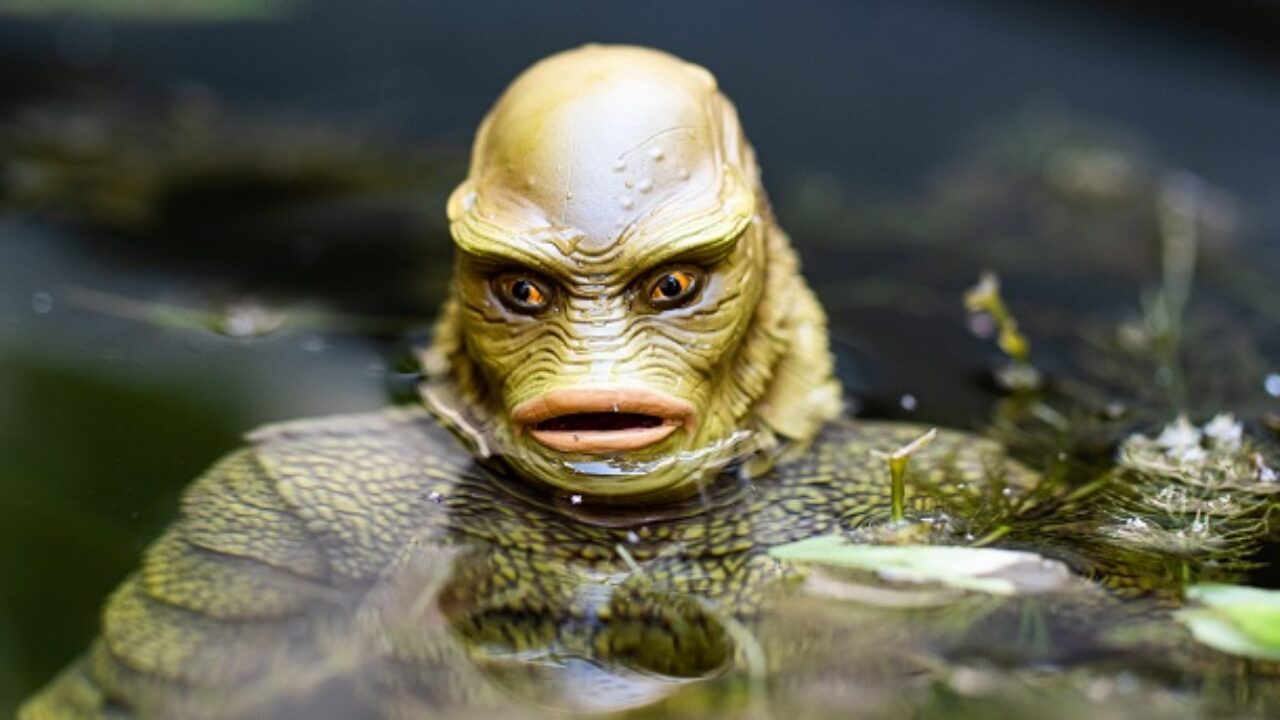Exclusive Creature From The Black Lagoon Figure And Pin Coming From Mondo