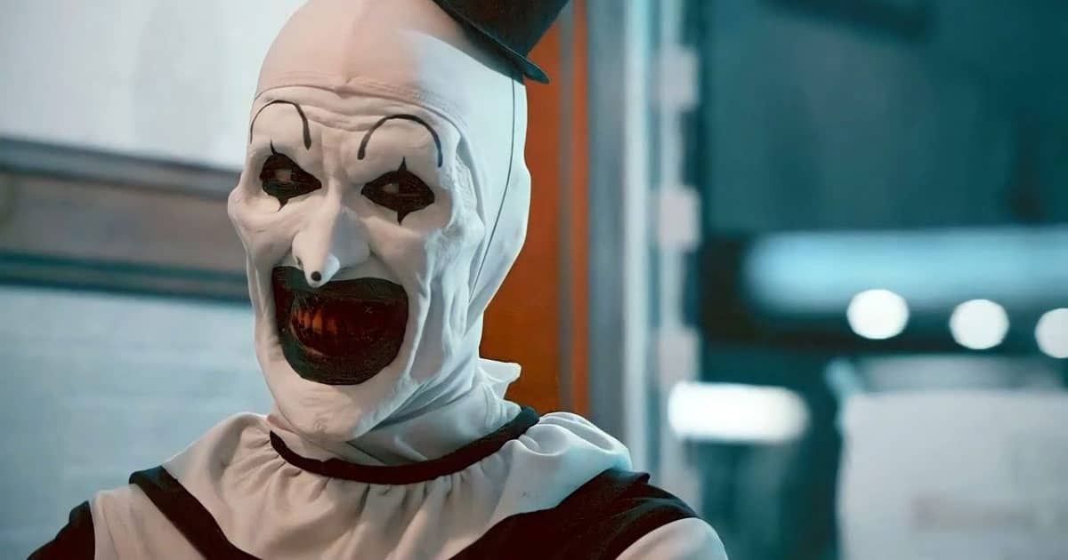 Terrifier 3 image gives Art the Clown a box cutter