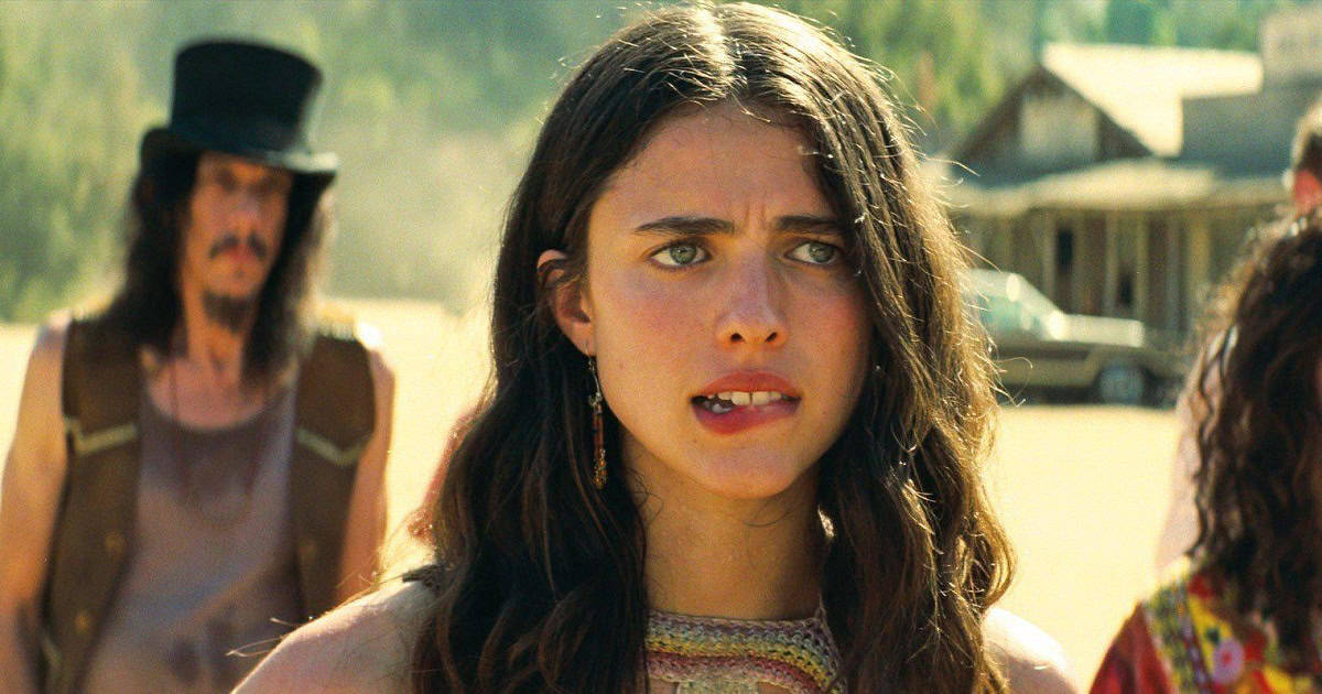 Margaret Qualley sedang mengerjakan aksen Inggrisnya untuk Victorian Psycho